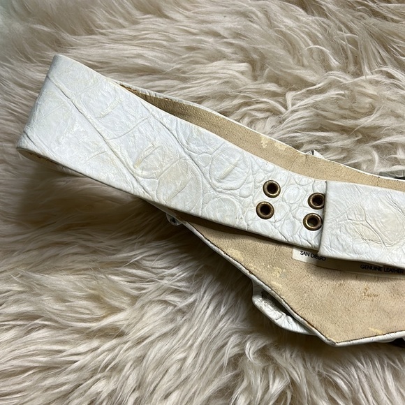 Vintage 80s Nina Arjani white leather medium waist belt heavy brass metal - Picture 7 of 10